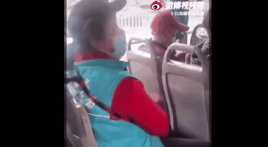 骂外地人的“正黄旗”北京大妈，被行拘！
