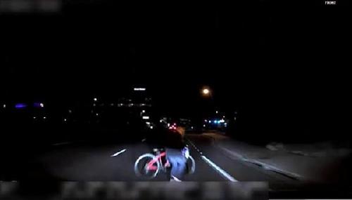 Uber自动驾驶撞死行人视频公布：撞车前测试人员在开小差