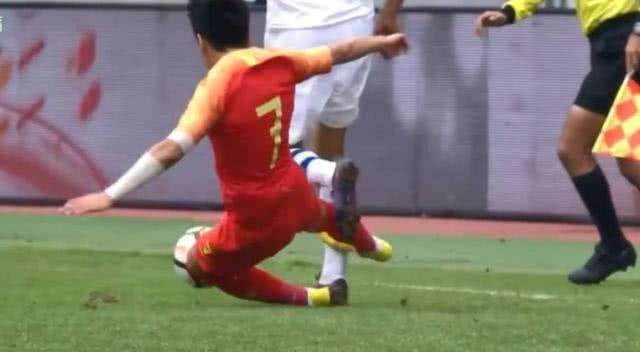 韦世豪式的飞铲，踢不出中国足球想要的未来