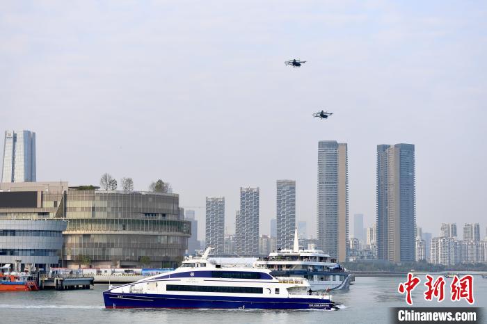 全球首条eVTOL跨城跨湾航线首次演示飞行 深圳飞珠海20分钟