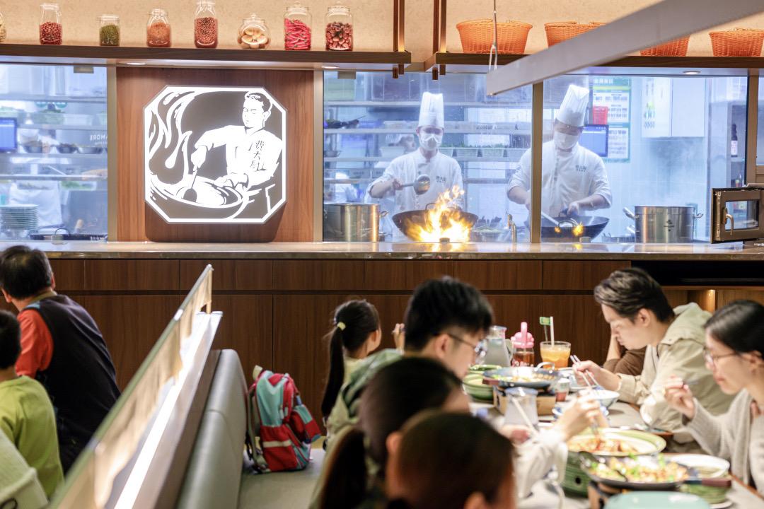 一纸新规让烹饪江湖展开“摘牌”行动，当“大王”退场，餐饮品牌靠什么说话？