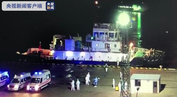 “弘进”轮11名核酸检测阳性船员被转移至定点医院治疗