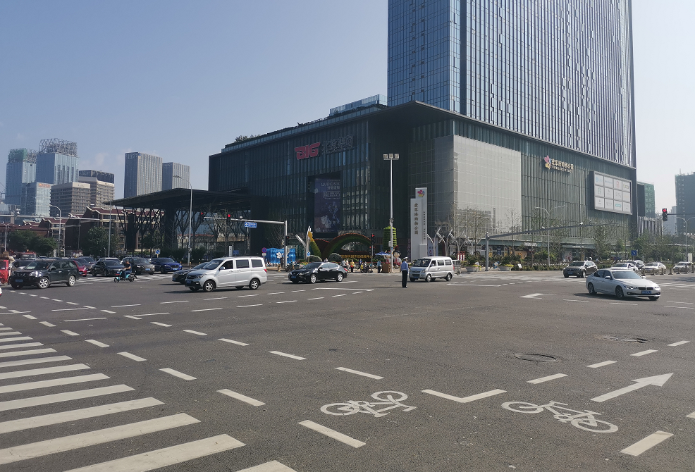 北京217处“斑马线让行人”电子眼启用,无监控路口也罚