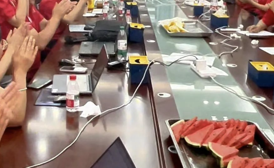 “高考查分”名场面来了！不主动说，请别问……