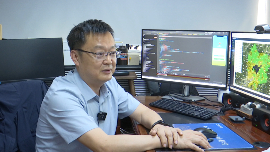 冲上热搜!这位自费10亿Token“手搓”防汛小程序的局长“很有办法”